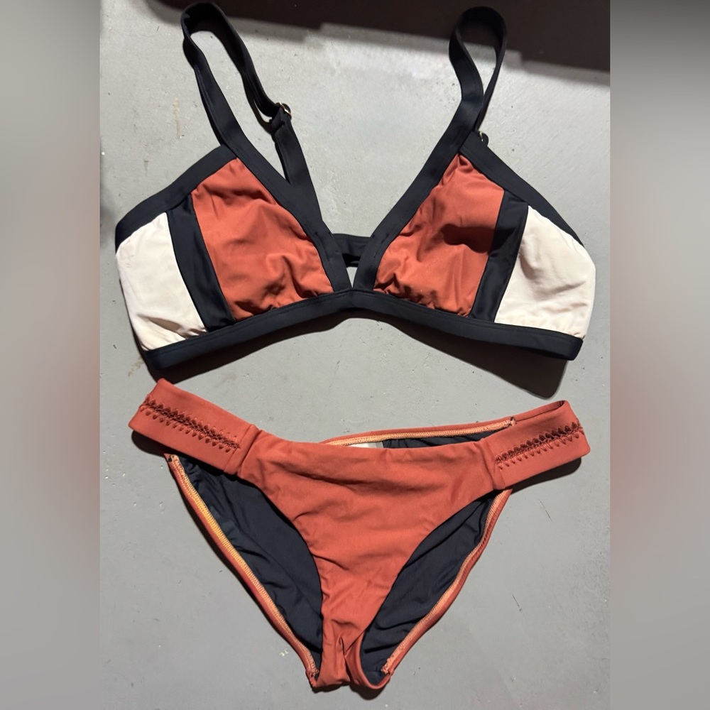 Pilyq Black and Rust Bikini Set